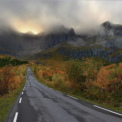 Race Strategies for Downhill Marathons
